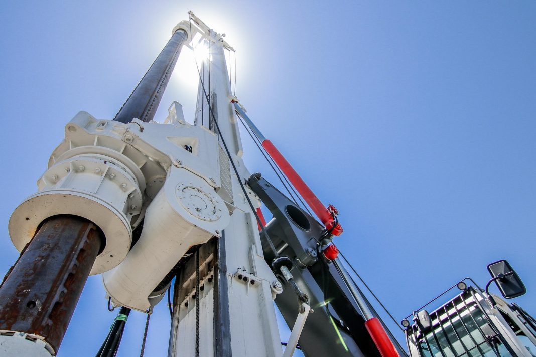piling-rig-4429042_1920.jpg_pixabay